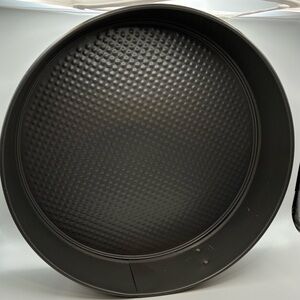 Round 10” Springform Non-Stick Baking Pan